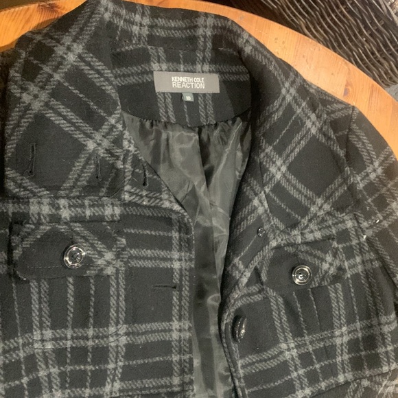 Kenneth Cole Reaction - woman’s Black n Gray plaid peacoat -   Size 10 like new - Picture 3 of 5